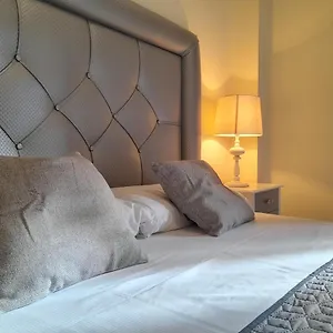  Apartamento Espacioso Muy Tranquilo Y Con Jardines Cercano A La Playa Y Con 06 Piscinas